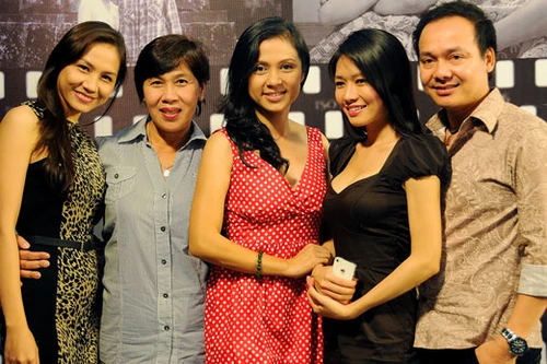 Việt Trinh vất vả săn "chân dài"