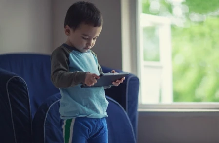 Vật vã cai nghiện... iPad cho con