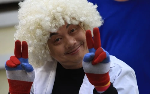 Danh hài Chí Tài bất ngờ lên "ghế nóng" Bước nhảy Hoàn vũ 2014