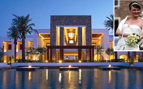 Say sưa trong kì trăng mật, cô dâu tử nạn ở bể bơi