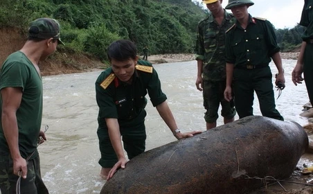 Bom mìn vẫn rải rác khắp nơi 