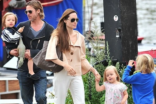 Angelina-Brad chi tiền không tiếc tay