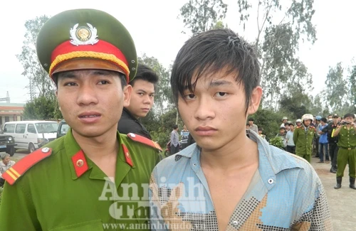 Tàn độc 2 kẻ giết bà lão mua ve chai, cướp vàng