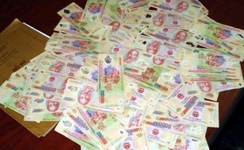  Bắt giam 3 đối tượng tiêu thụ lượng lớn tiền giả