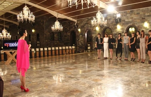 Sẽ không gọi người mẫu là “con này”, “con nọ”...