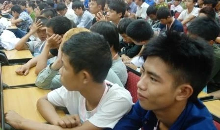 Bí thư Thành ủy Đà Nẵng trò chuyện với 200 thiếu niên hư hỏng