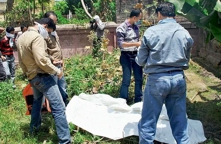 Lạnh lùng giết vợ rồi vứt xác ra ngoài đê