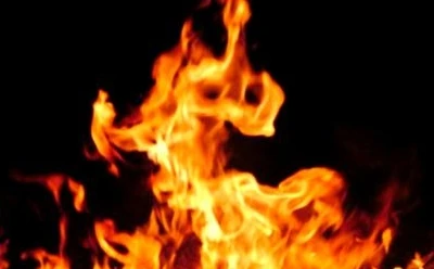 Nướng bánh tráng... cháy luôn cửa hàng