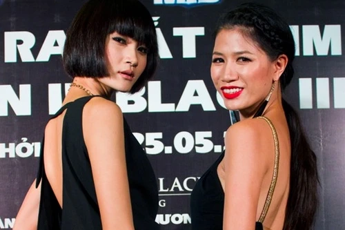 Thùy Trang, Trang Trần đọ lưng gợi cảm