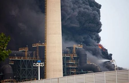 Cháy tại một nhà máy hóa dầu Trung Quốc