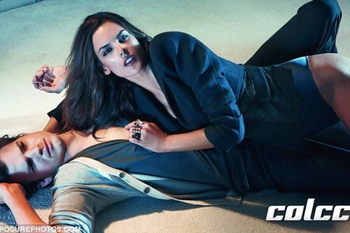 Chồng của Demi Moore “ngả ngớn” bên "thiên thần đồ lót"