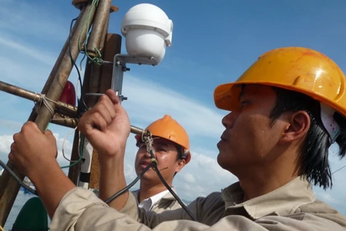 Lắp đặt thiết bị định vị vệ tinh cho ngư dân