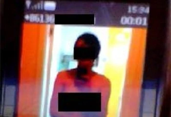 Nữ diễn viên gửi ảnh khỏa thân cho đạo diễn đòi vai