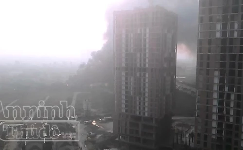 Cháy lớn gần khu đô thị Usilk City - Hà Đông, đang tìm bé gái mất tích