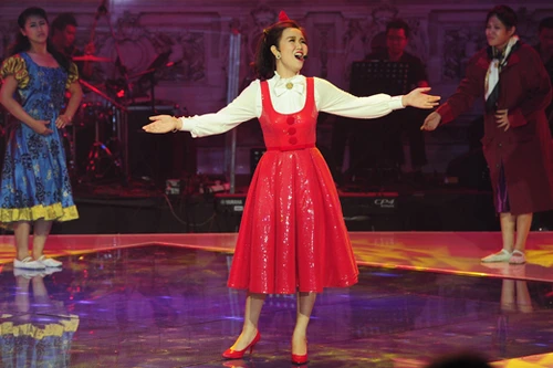 Võ Hạ Trâm tỏa sáng khi hóa thân thành quý cô thanh lịch