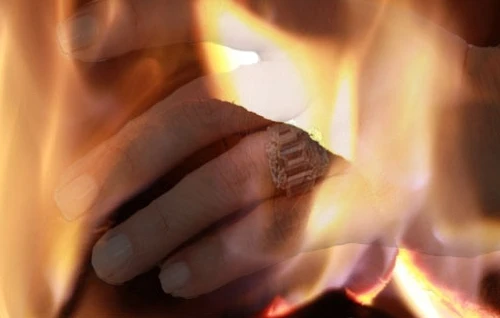 Chiếc nhẫn bị nguyền rủa và những cái chết đầy bí ẩn