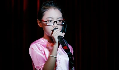 Phương Mỹ Chi hát "Quê em mùa nước lũ" tặng miền Trung