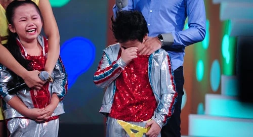 "Hotboy" Phúc Nguyên chia tay Đồ Rê Mí trong mưa nước mắt