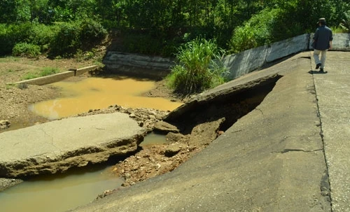 Đập tràn hồ Thác Heo bị sụt lún nghiêm trọng