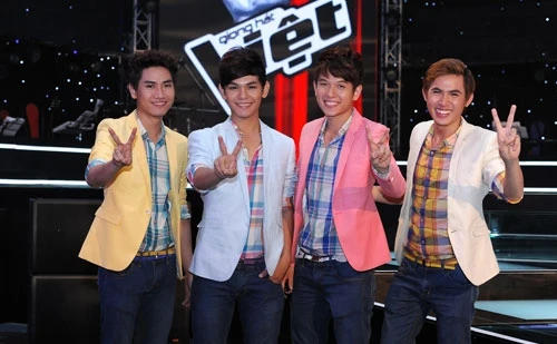 Nhóm V.Music "chuyển nghề" thành phóng viên