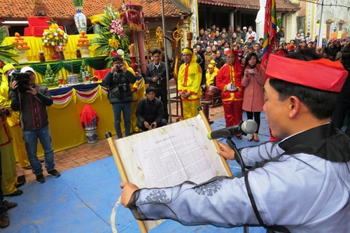 Lễ hội Minh Thề: Chỉ có dân thề, quan không thề!