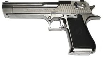 Tự bắn súng vào mông trong rạp chiếu phim