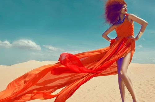 Tuyết Lan nóng bỏng giữa sa mạc cát