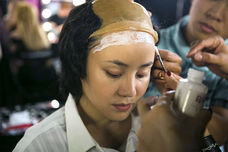 Vy Oanh "làm xấu" thành nhạc sĩ Trịnh Công Sơn, Vương Khang bốc lửa thành Yến Trang