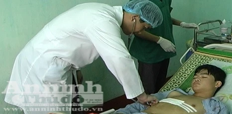 Cứu sống một học sinh bị đâm thủng ngực 