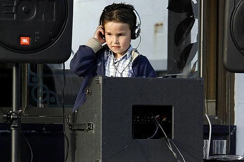 DJ chuyên nghiệp 11 tuổi