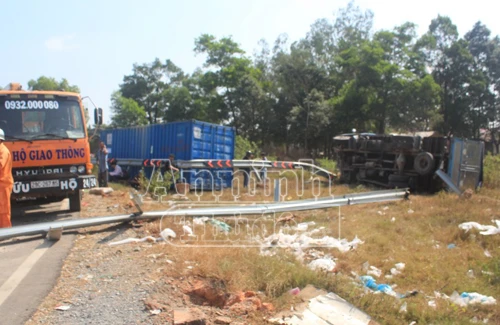 Đi vệ sinh "bậy" ven đường, bị xe tải tông trọng thương