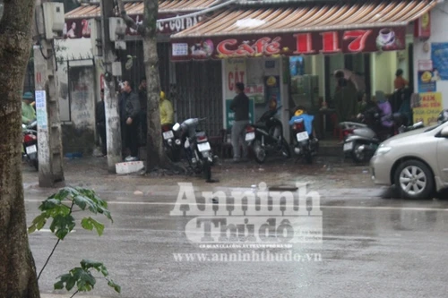 Kinh hoàng nhóm thanh niên dùng súng bắn người trên phố