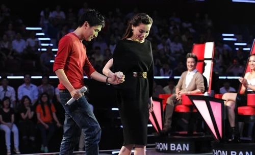 Hà Hồ gây "sốc" với câu "Quốc Cường là phải để cho Hà Hồ" 