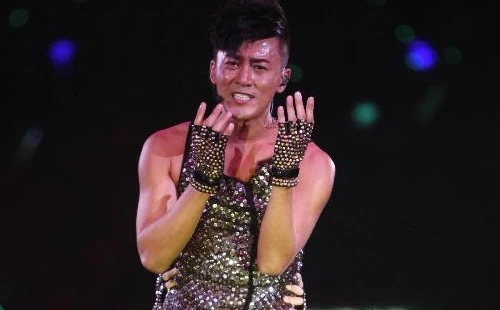 Sau sự cố "ảnh giường chiếu", Lâm Phong nỗ lực lấy lại hình ảnh