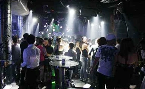 Mưu sinh nhọc nhằn của ca sỹ quán bar