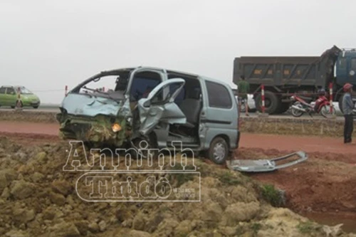  Thuê xe tự lái đi chơi Tết, gây tai nạn liên hoàn