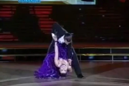 Xem Phương Thanh "trồng cây chuối" nhảy Tango