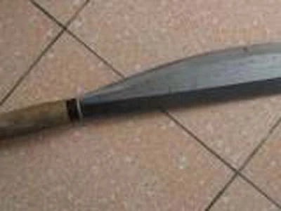 Đang ngủ, bé 3 tuổi bị chú tâm thần chém vào đầu