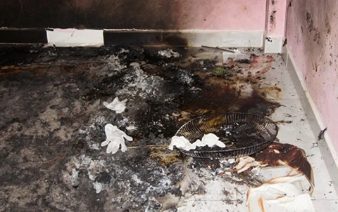 Vợ tưới xăng đốt chồng trong đêm đầu năm mới