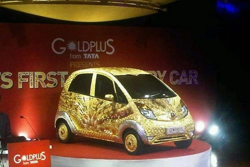 Xe hơi dát vàng đầu tiên trên thế giới