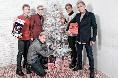 "Gà" của Ngô Thanh Vân tưng bừng đón Giáng sinh