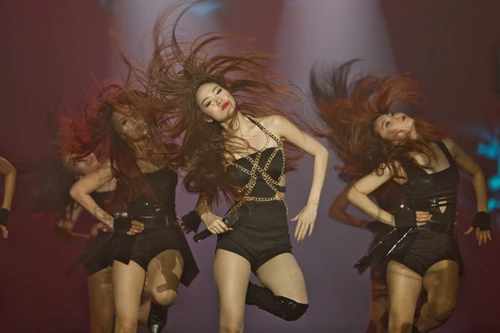 Mải nhảy sexy, Minh Hằng liên tục lạc giọng