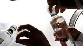 16 người Indonesia chết do uống rượu lậu