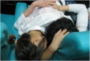 Nữ hiệu trưởng bị sa thải vì quan hệ bừa bãi