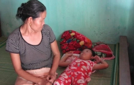 2 giờ giải thoát bé gái thiểu năng khỏi gã bệnh binh đồi bại