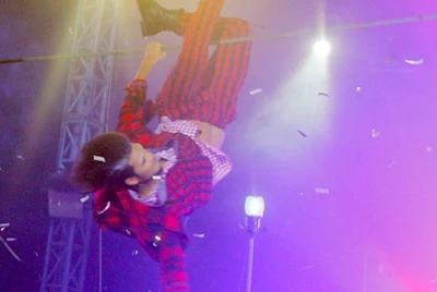 Bắt chước diễn viên xiếc, thí sinh Next top ngã lộn cổ 