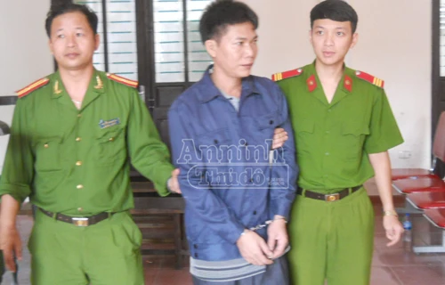 Vô cớ đâm chết 1 học sinh, rồi bỏ trốn suốt 18 năm