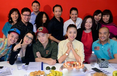 Ngô Thanh Vân đón sinh nhật vui vẻ với Xuân Lan, Đỗ Mạnh Cường