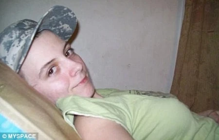 Đóng giả đàn ông để "quan hệ" với thiếu nữ