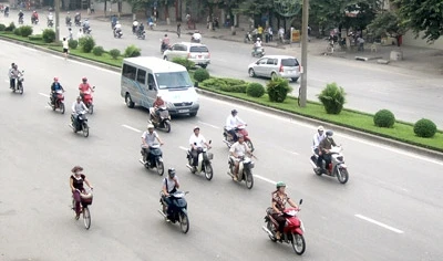 Cùng HS-SV tìm giải pháp chống tắc đường, tai nạn